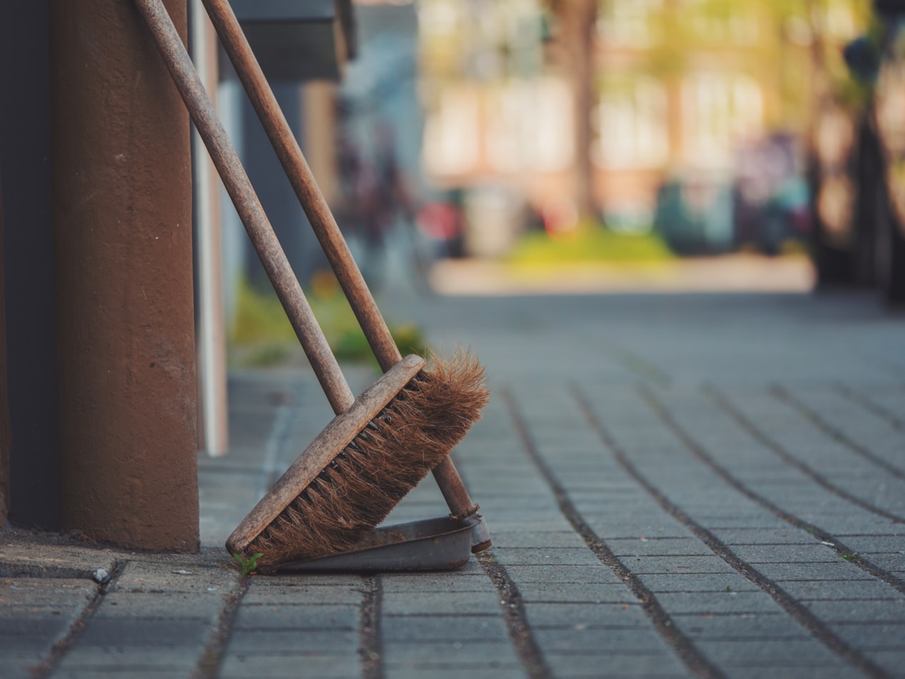 https://poloandtweed.com/wp-content/uploads/2020/02/Floor-Cleaning-Broom.jpg